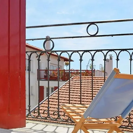 Appartement De 4 Chambres A St Jean De Luz Avec Magnifique Vue Sur La Montagne Balcon Et Wifi A 150 M De La Plage * Saint-Jean-de-Luz