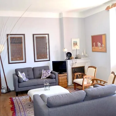 Appartement De 4 Chambres A St Jean De Luz Avec Magnifique Vue Sur La Montagne Balcon Et Wifi A 150 M De La Plage *